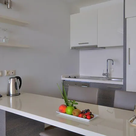 Готель Delmar & 3*